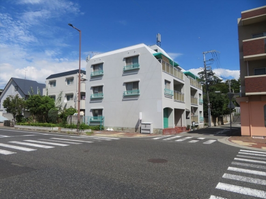 夙川　建石筋沿い　元餃子販売店　１Ｆ　貸店舗・事務所