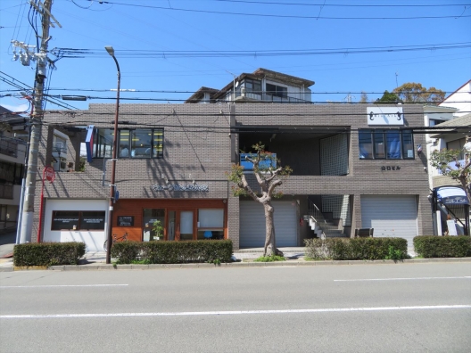 朝霧　駅近のバス道沿い　事務所仕様　１Ｆ　貸店舗・事務所