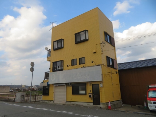 神鉄三木　県道23号　美嚢川沿い　鉄骨３階建　店舗付住宅