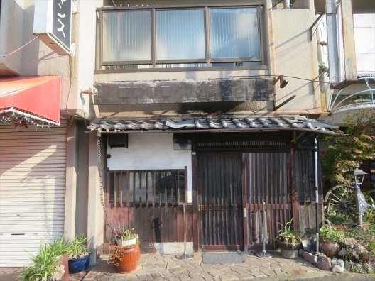 鈴蘭台　レトロな大衆店舗　１Ｆ　焼鳥屋　居抜き店舗